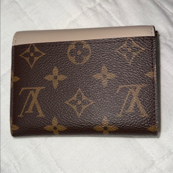 🎉 SOLD 🎉 Louis Vuitton Victorine on my Side Wallet - Picture 5 of 16